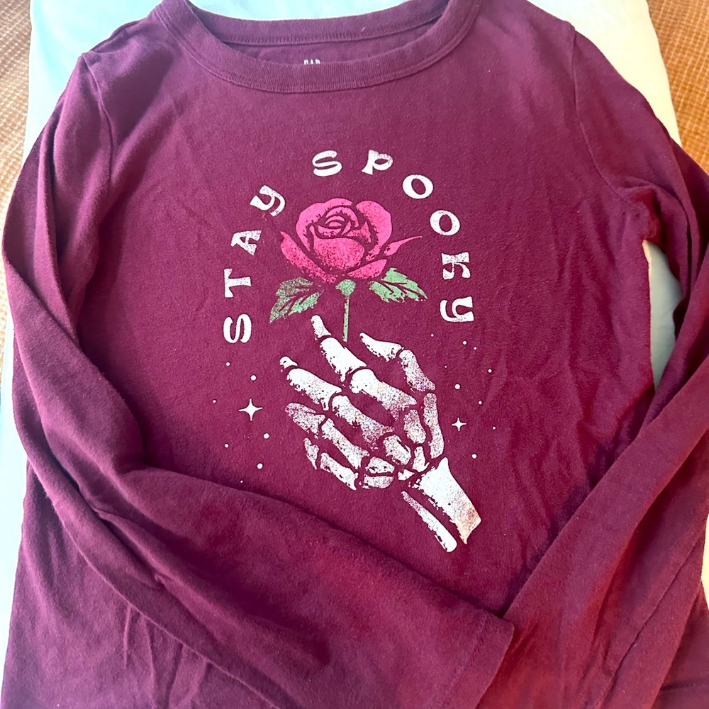 Cute Halloween inspired t-shirt GAP. Worn a handful of time.